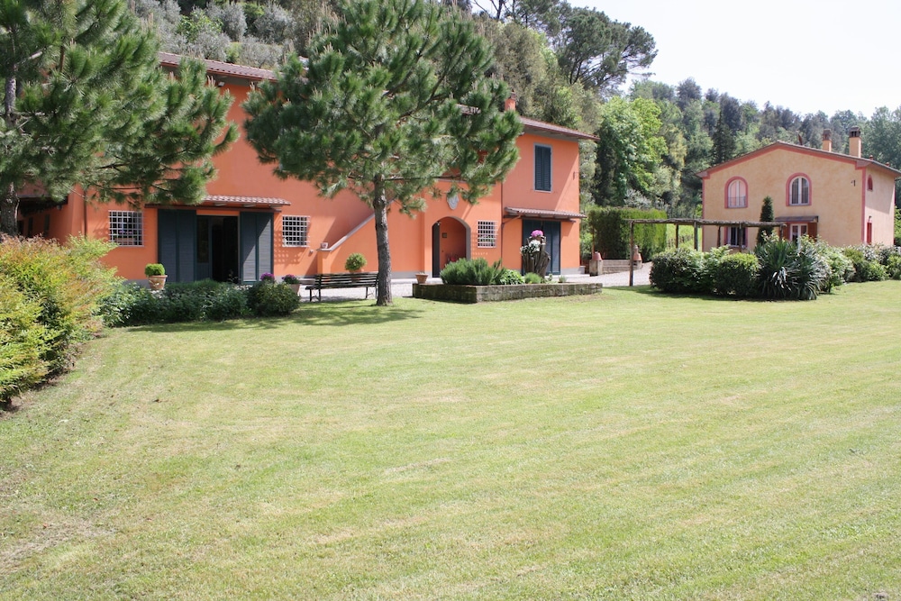 Tuscany S Hidden Garden Escape — Montopoli