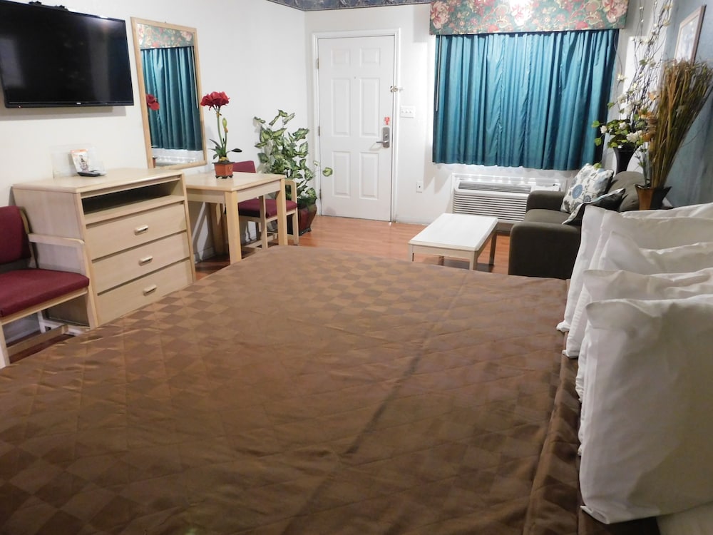 Eagle Pass Inn - photo 7