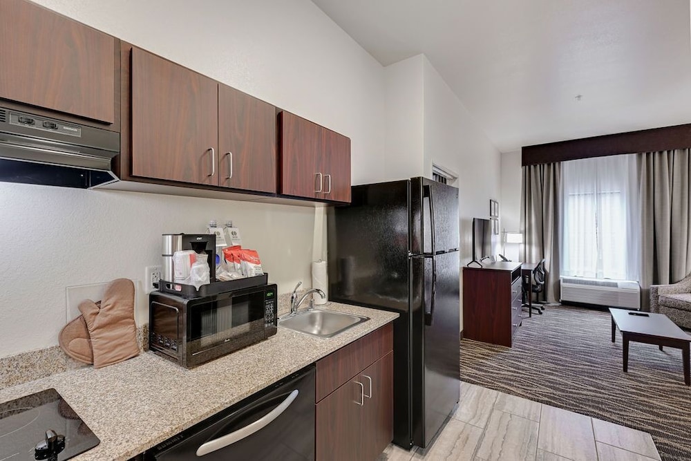 Cobblestone Hotel & Suites Mosinee - photo 16