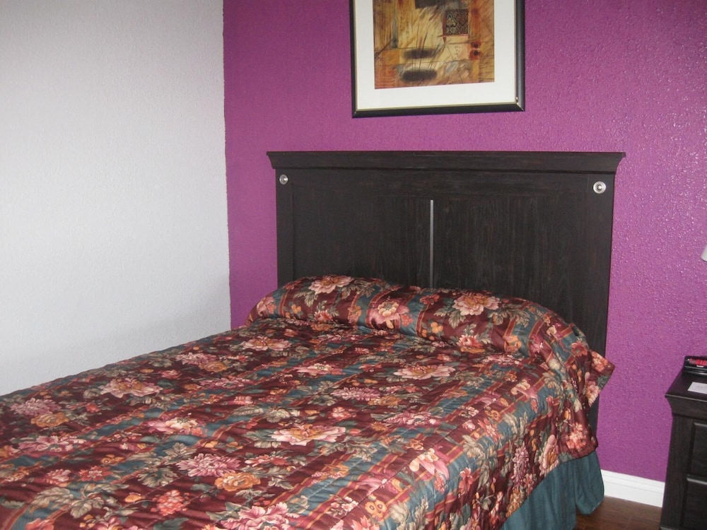 Santa Fe Inn Pueblo - photo 10