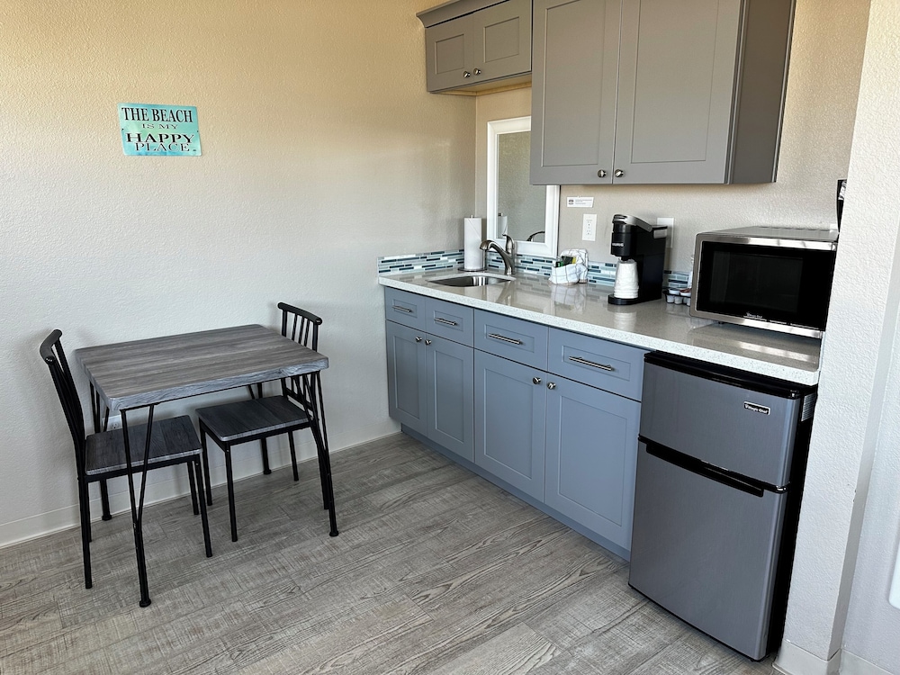 The Coastal Inn and Suites - photo 98