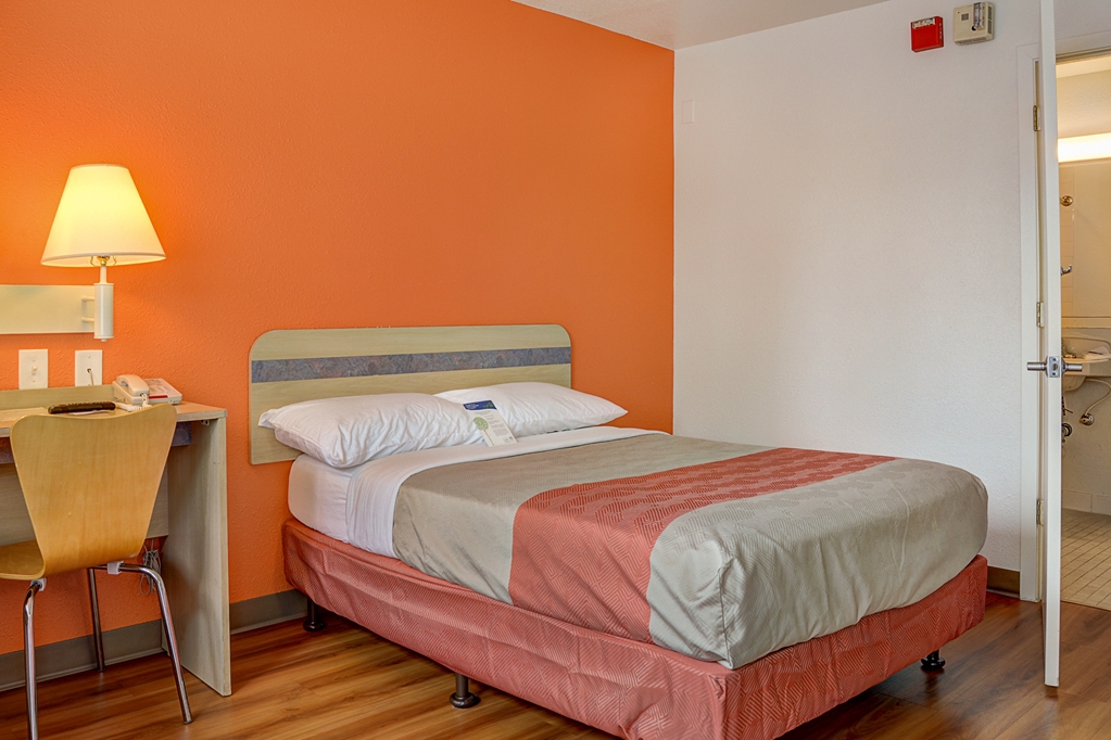 Motel 6 Portland OR Central - photo 9