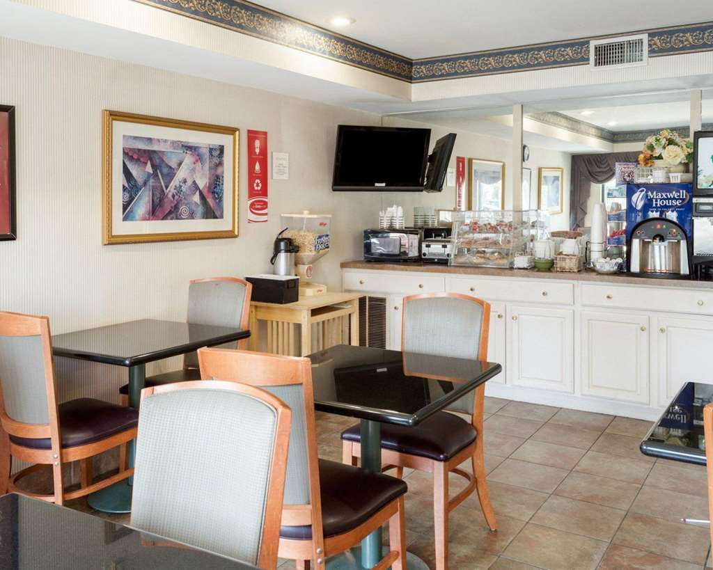 Econo Lodge Hopewell Near Fort Lee I 295 - photo 24