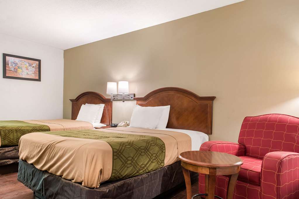 Econo Lodge Holland Toledo - photo 10
