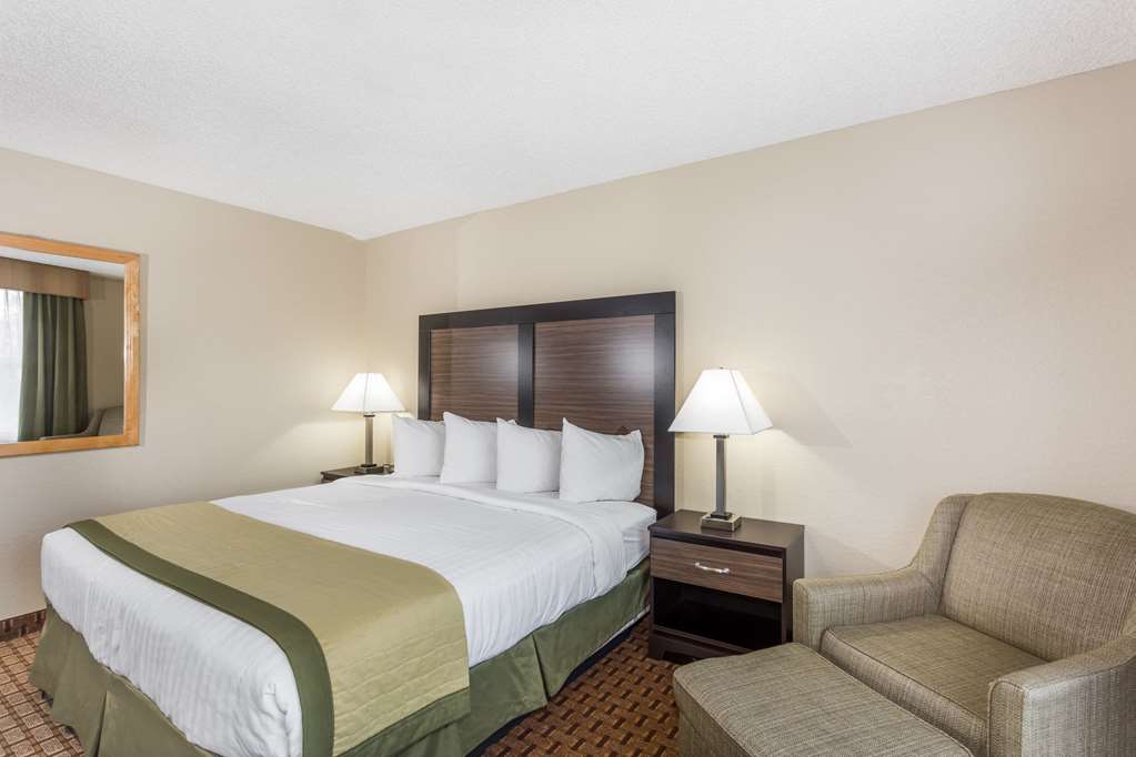 Baymont by Wyndham Fort Myers Airport - photo 7