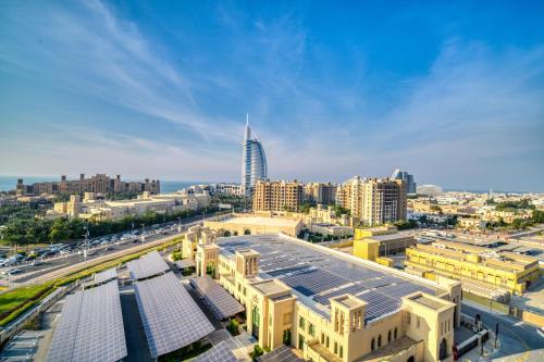Luxury Madinat Living 2BR with Sea Views — 5-Star Luxury Hotel in Dubai, United Arab Emirates