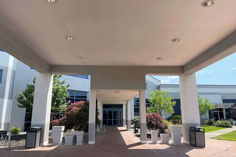 Wyndham Flint Grand Blanc Bishop Airport Confe - photo 16