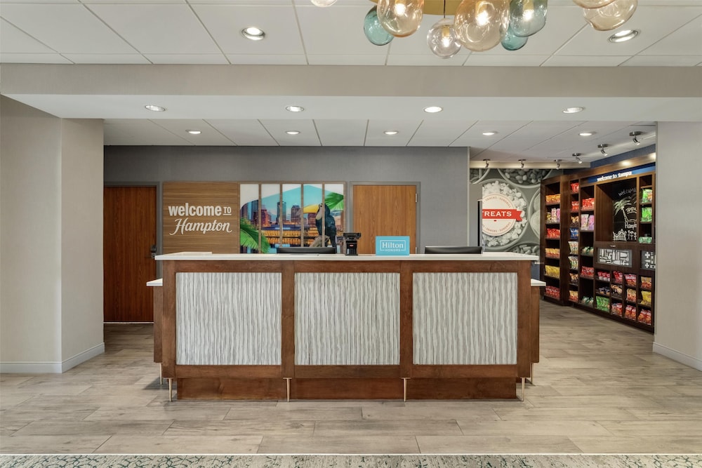 Hampton Inn & Suites Tampa Busch Gardens Area - photo 3
