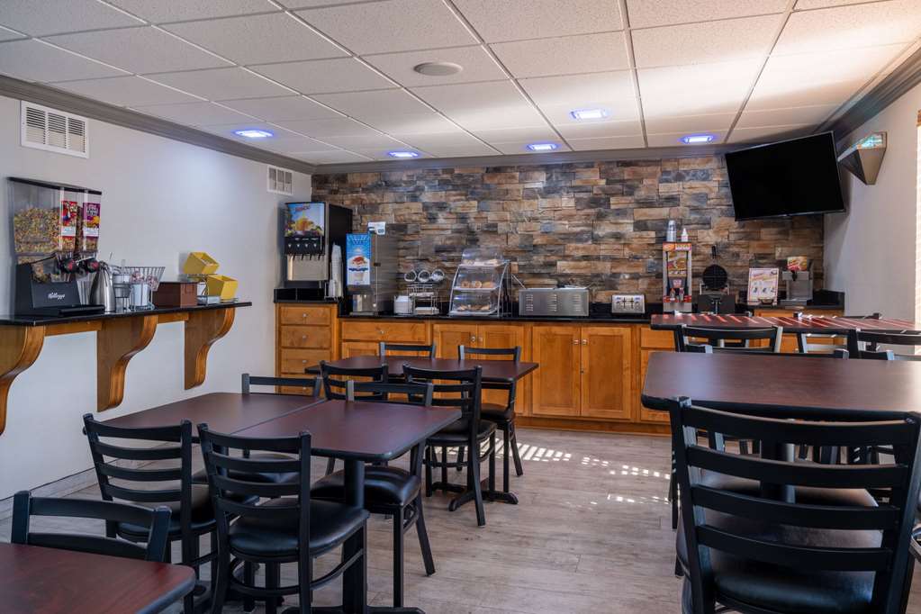 Days Inn & Suites by Wyndham Commerce - photo 34