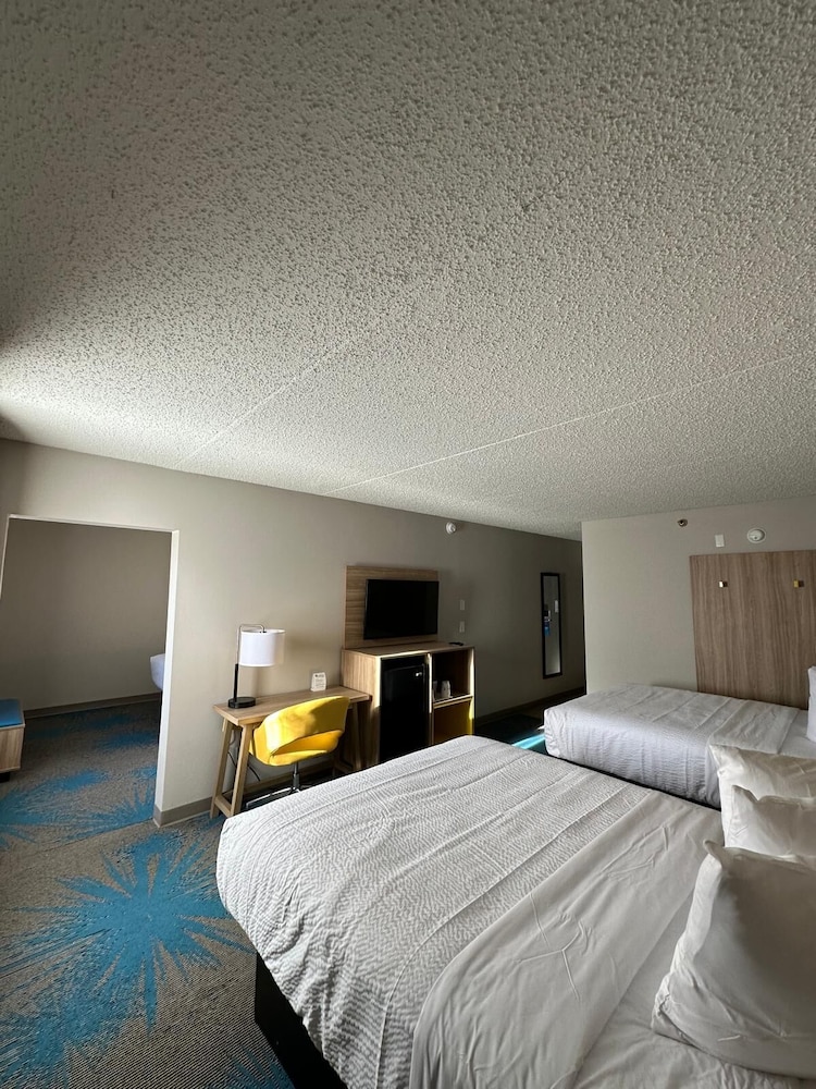 Days Inn by Wyndham Mandan Bismarck Area - photo 20