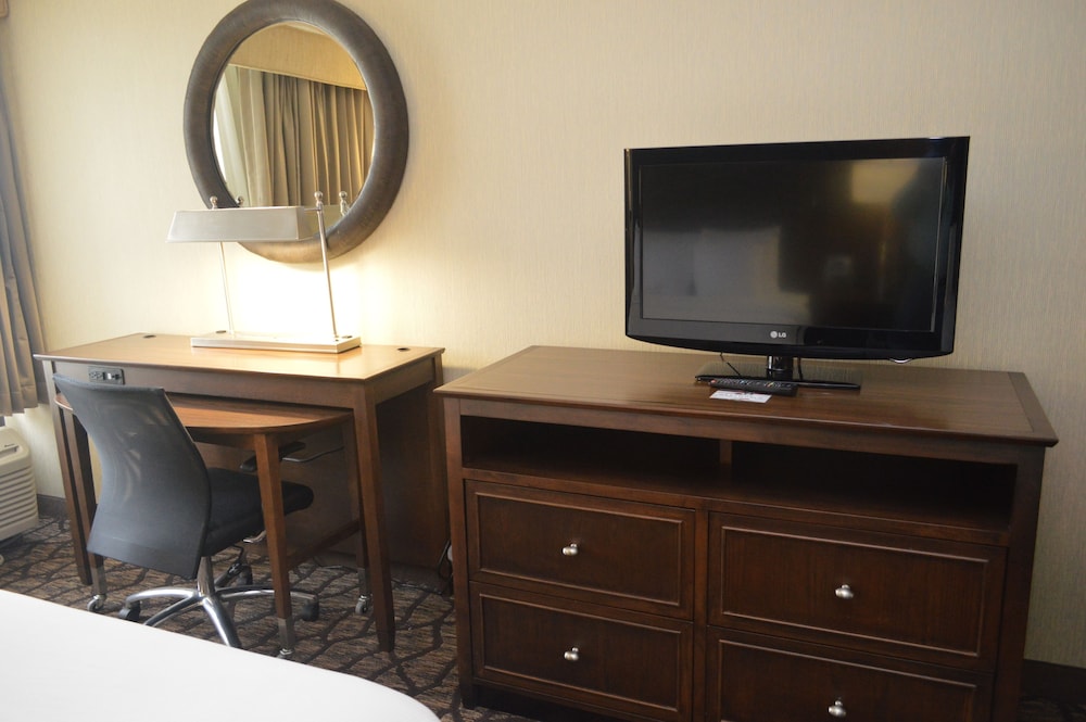 North Baltimore Plaza Hotel - photo 16