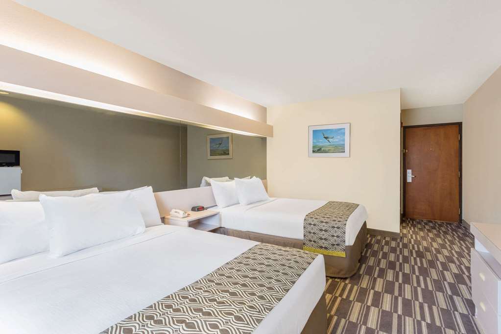 Microtel Inn & Suites by Wyndham Richmond Airport - photo 9