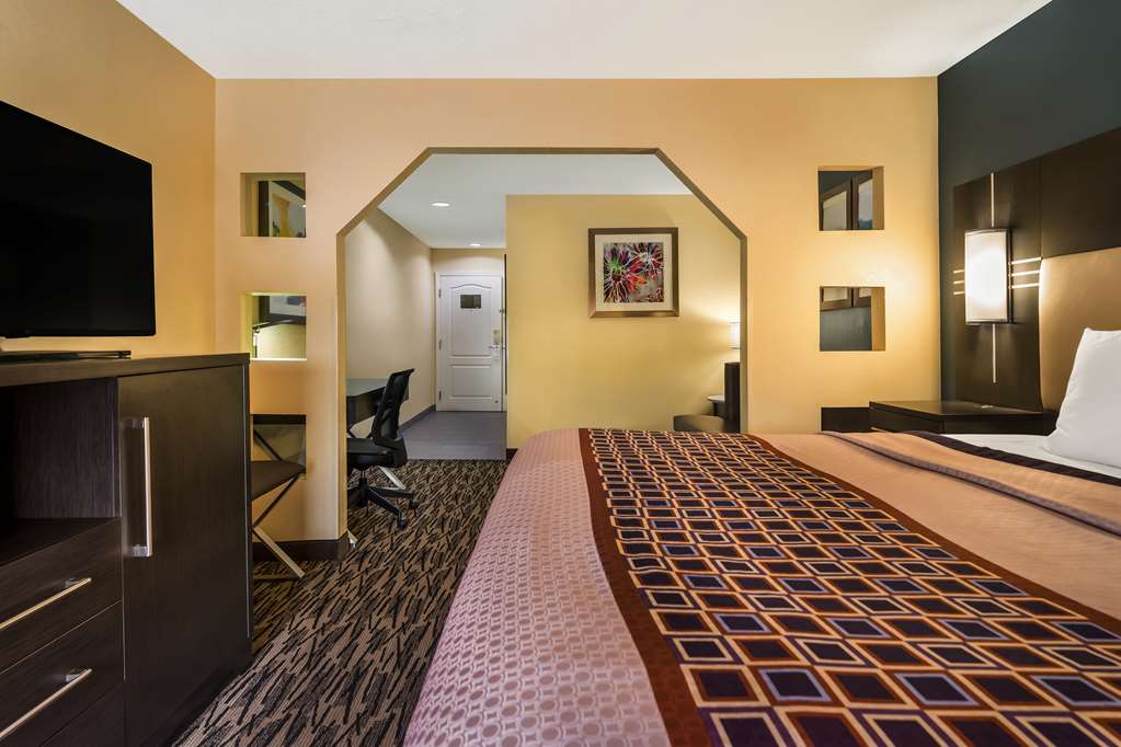 Best Western Bradbury Inn & Suites - photo 22