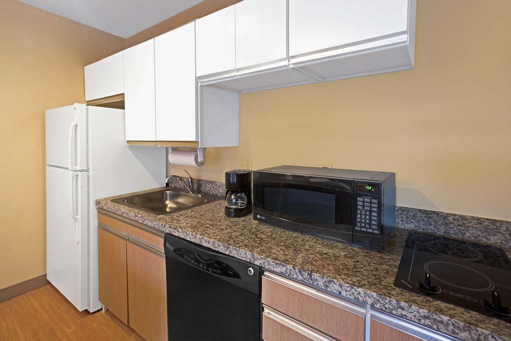 MainStay Suites Cincinnati Blue Ash - photo 4
