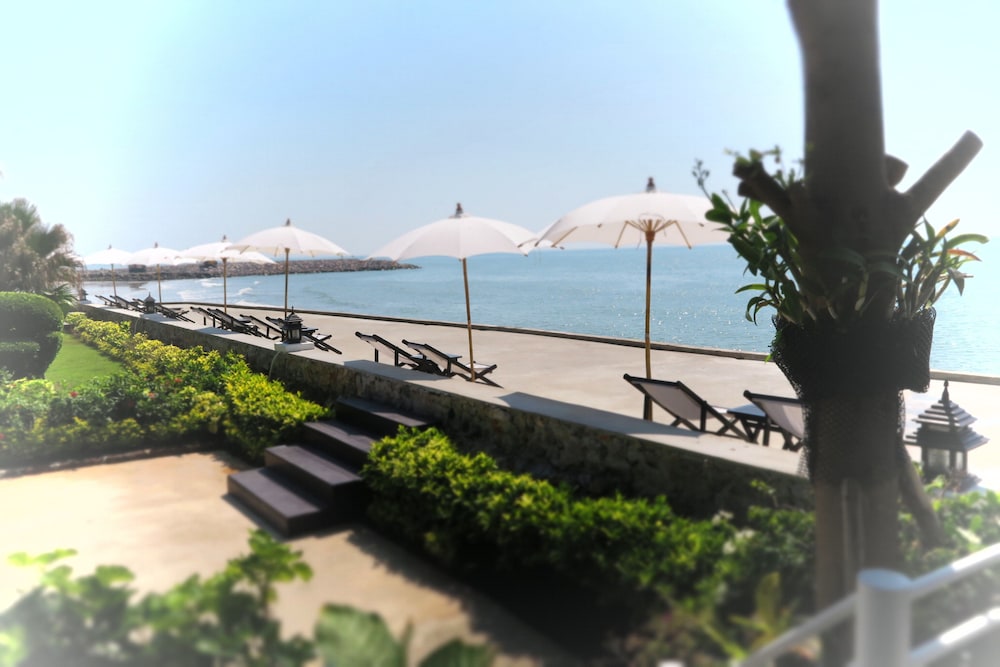 Chomtalay Resort at Had Chaosamran Beach — hotel in Ban Laem