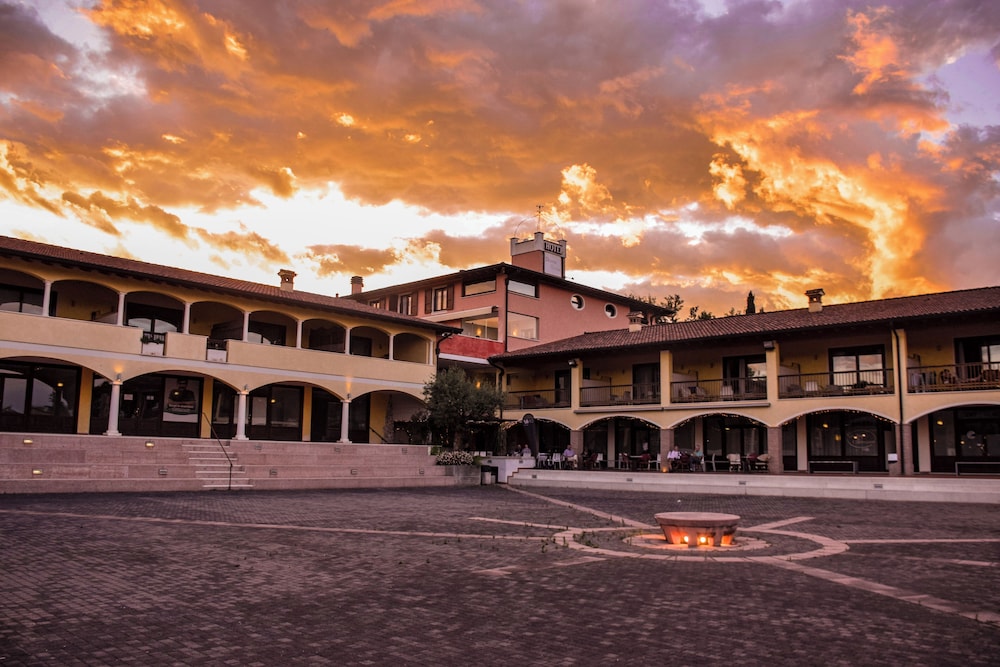 AHG Donna Silvia Wellness Hotel - last minute hotel in Manerba Del Garda