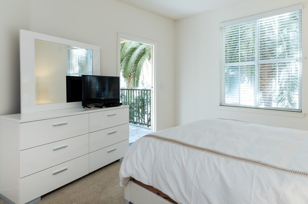 Global Luxury Suites at North Park - photo 6