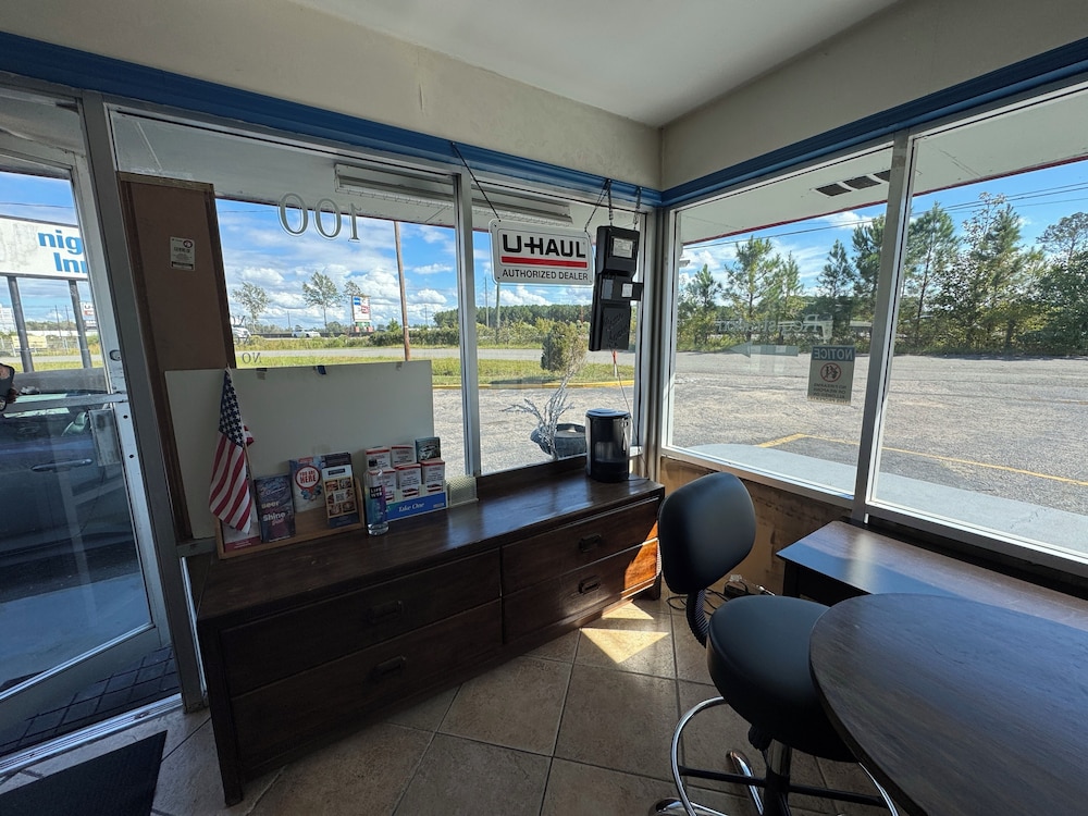 Knights Inn Selma - photo 19