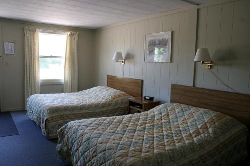 Bluffs Inn - photo 10