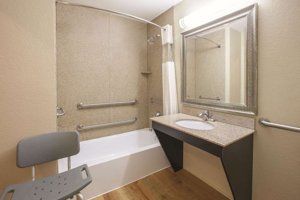 La Quinta Inn & Suites by Wyndham Garland Harbor Point - photo 21