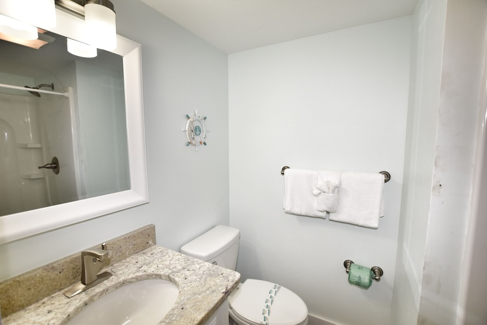 1109 Waters Edge Resort 1 Bedroom Condo by RedAwning - photo 18