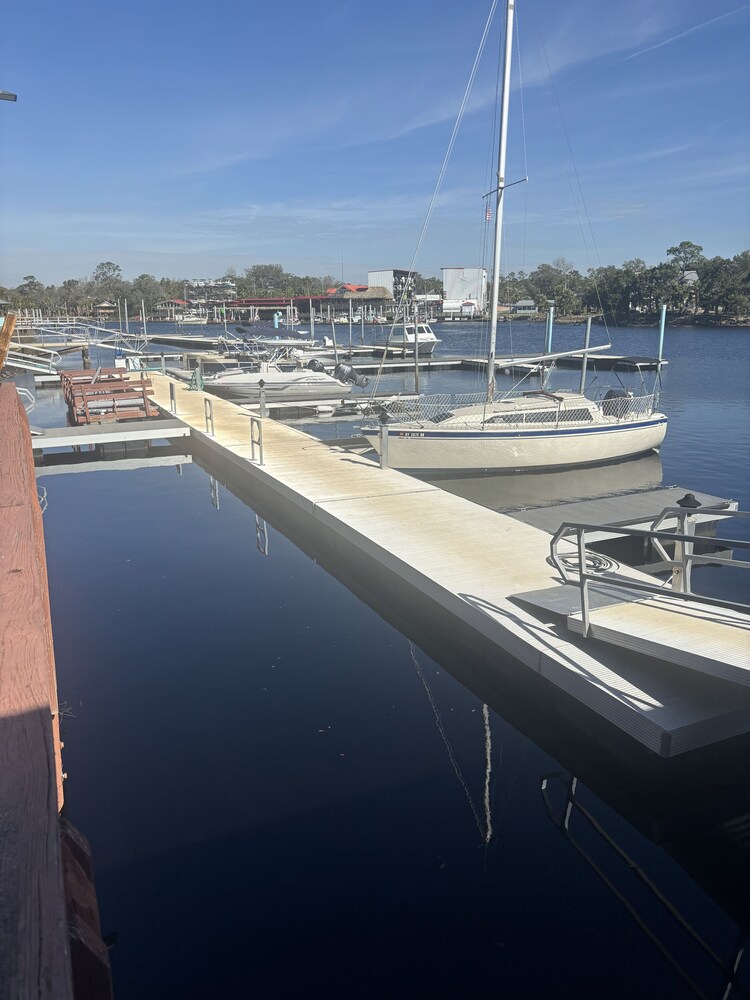Good Times Motel and Marina - photo 18