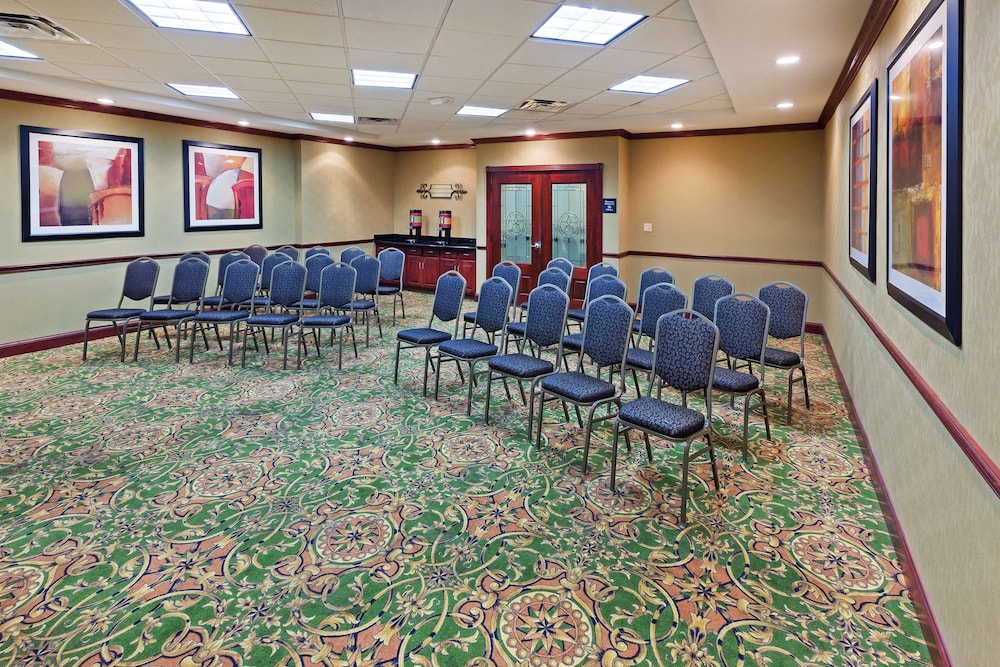 Hampton Inn & Suites Waxahachie - photo 35