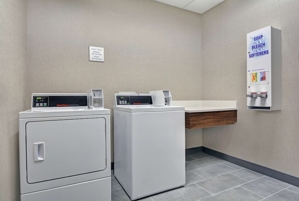 Hampton Inn & Suites Middleburg - photo 36