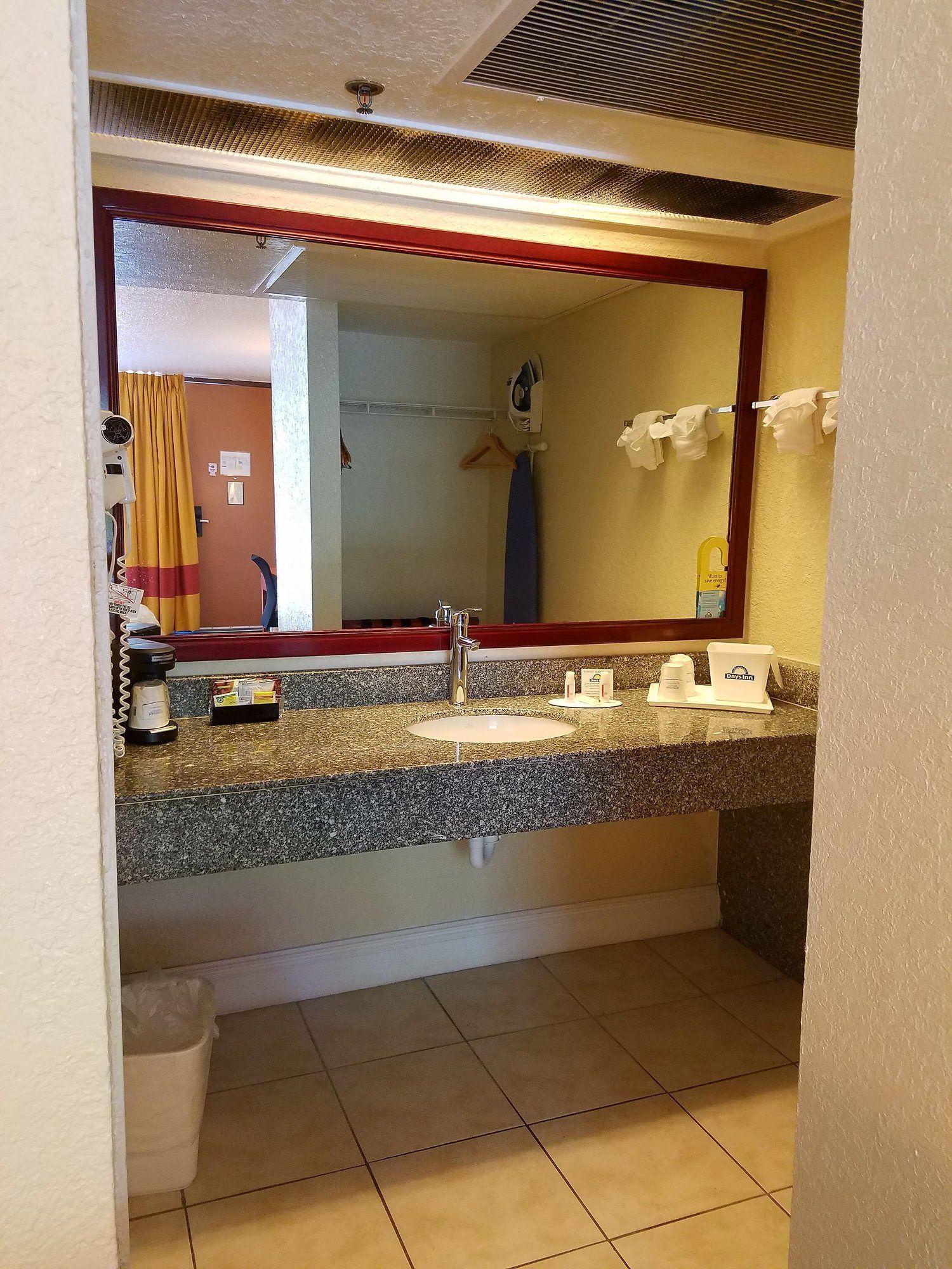 Days Inn and Suites by Wyndham Clermont - photo 24