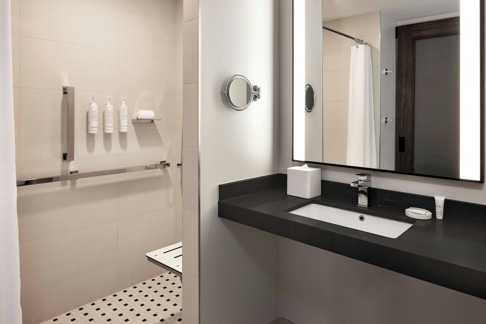 Oshkosh Marriott Waterfront Hotel & Convention Center - photo 19