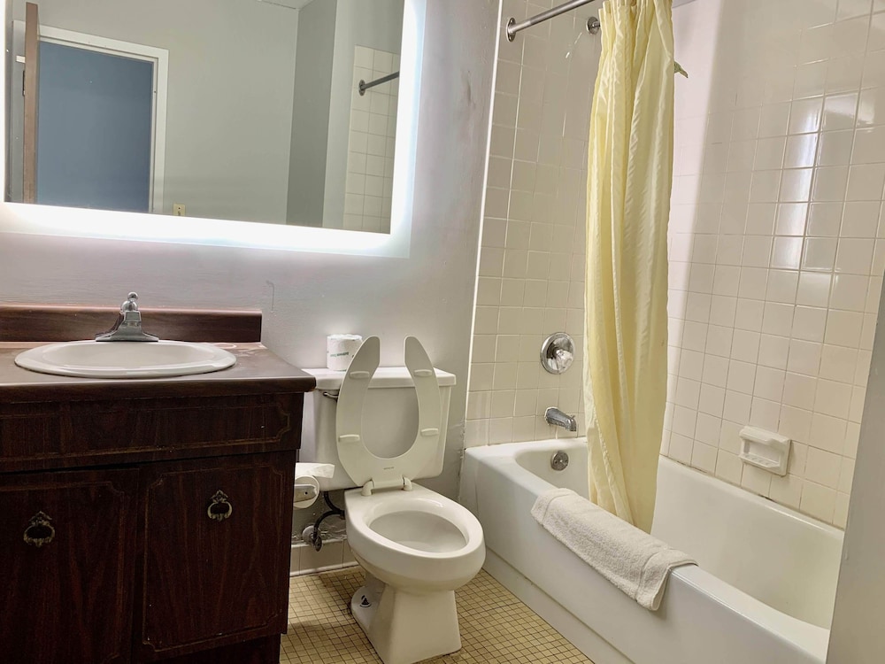 Tappan Zee Hotel - photo 24