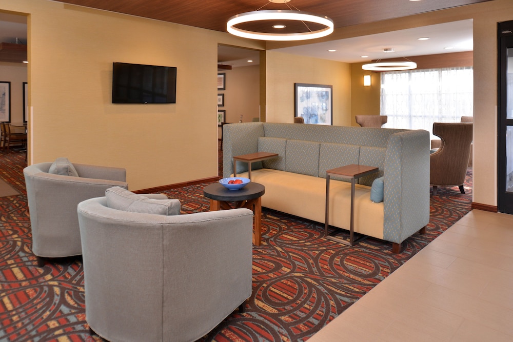 Holiday Inn Express & Suites Lonoke I 40 Exit 175 - photo 37