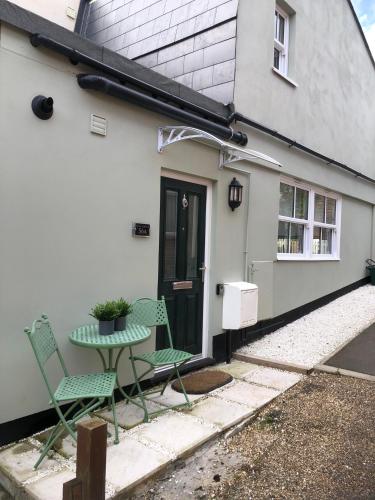 Dinky Cottage 19157584 — Brightlingsea