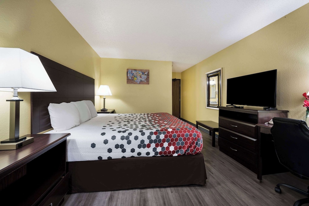 Econo Lodge Spotsylvania Town Center - photo 43