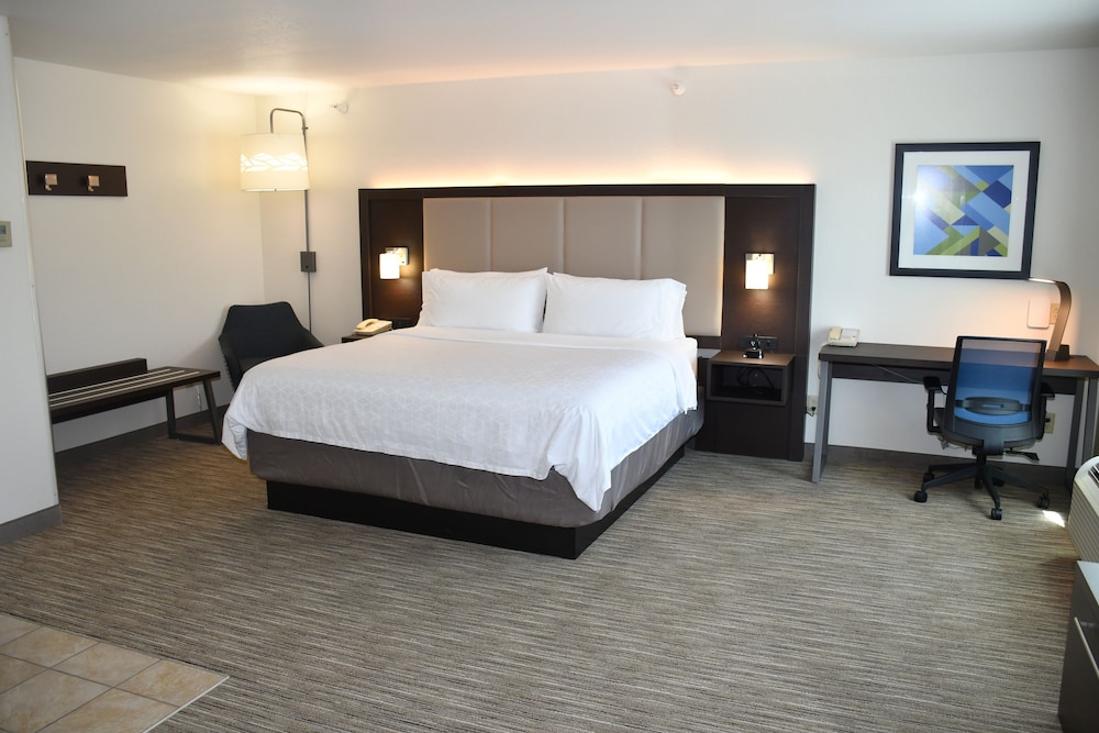 Holiday Inn Express & Suites Evanston By IHG - photo 16