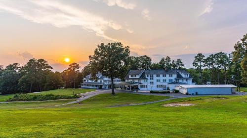 1913 Badin Inn - last minute hotel in Badin