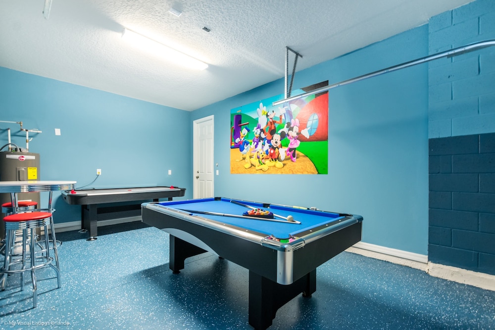 Beautiful 4 Bed With Pool & Spa - photo 24