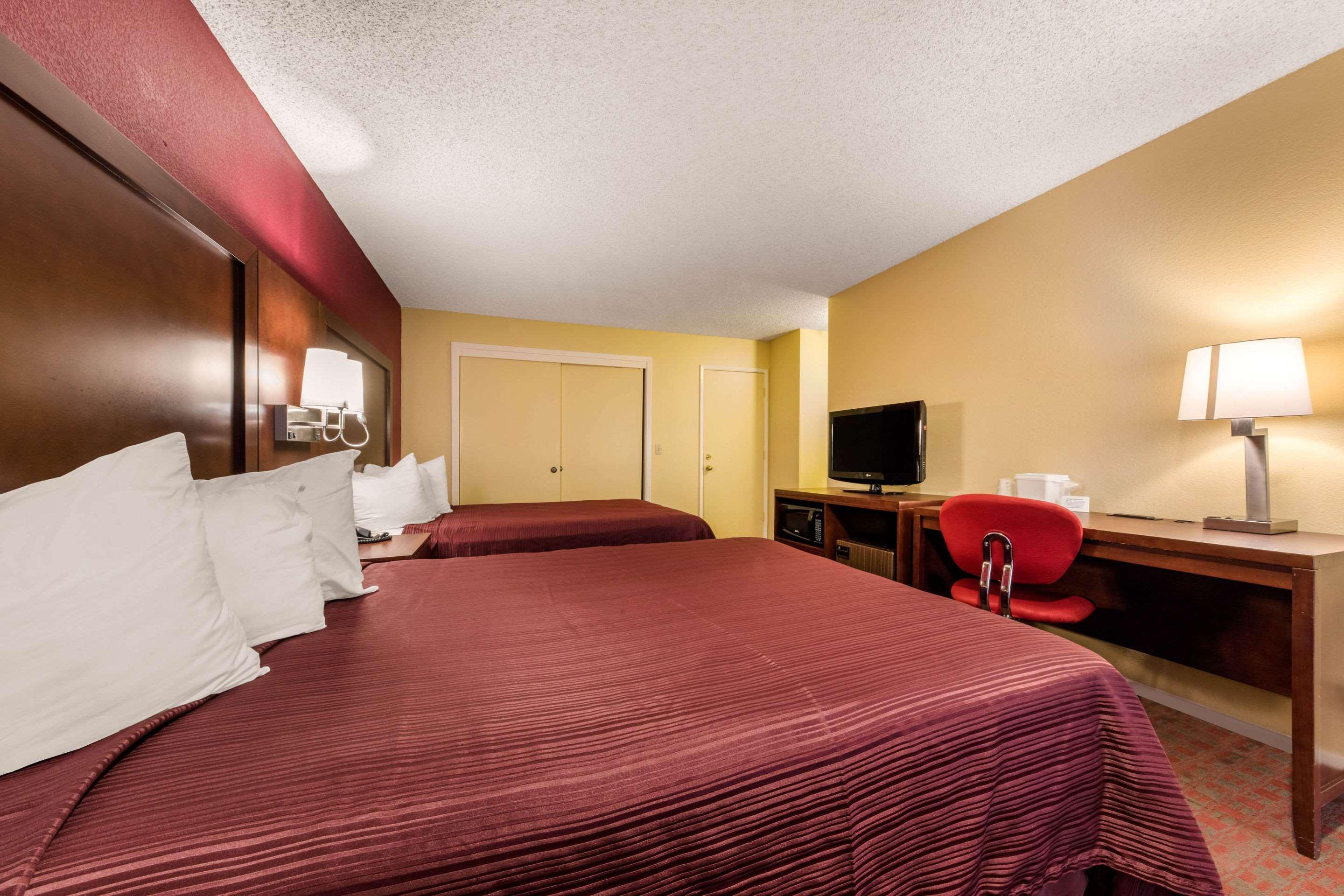 Econo Lodge Gilroy - photo 6