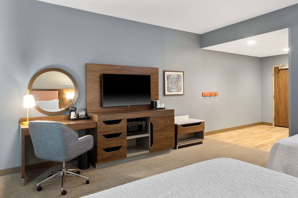 Hampton Inn Circleville - photo 11