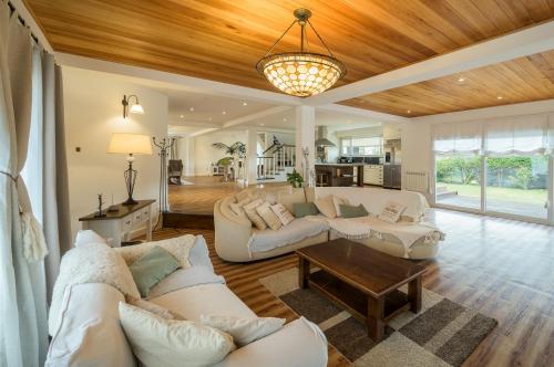 Ruka Lűg Casablanca — 4-Star Luxury Hotel in San Martin De Los Andes, Argentina