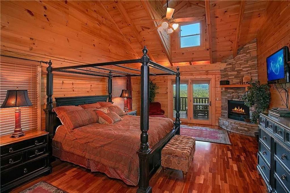 Family fun cabin Sleeps 14 Close to ALL — 4-Star Luxury Hotel in Sevierville, United States