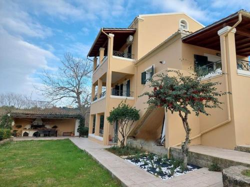 Heraklia's house — 4-Star Luxury Hotel in Perama, Greece