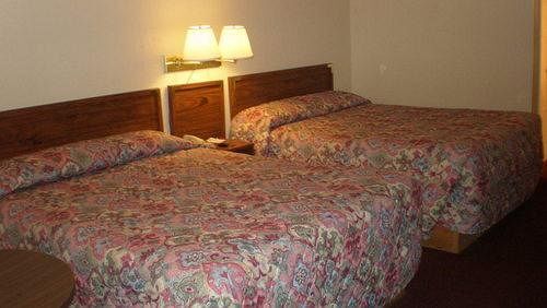 Royal Inn Crossville - photo 4
