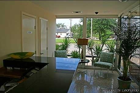Crescent Palms Motel - photo 2