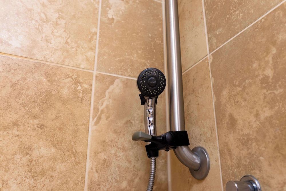 Hampton Inn Elkhorn Lake Geneva Area - photo 41