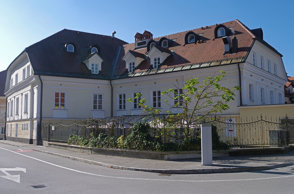 Malograjski Dvor in Kamnik, Slovenia