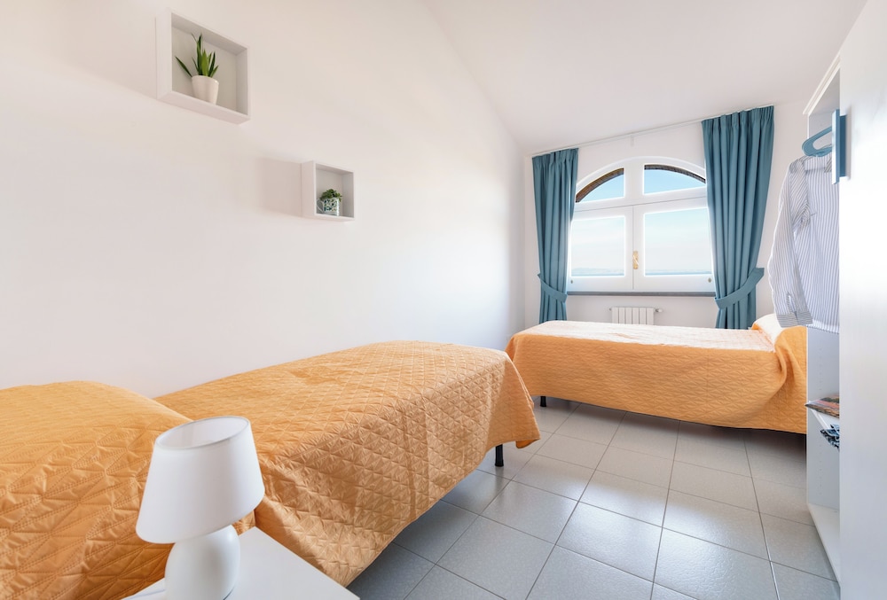 Sorrentovibes Sea View Rooftop Apartment with Jacuzzi & Garden — 4-Star Luxury Hotel in Sorrento, Italy