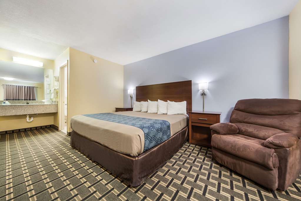 Rodeway Inn Lincoln West University Area - photo 16
