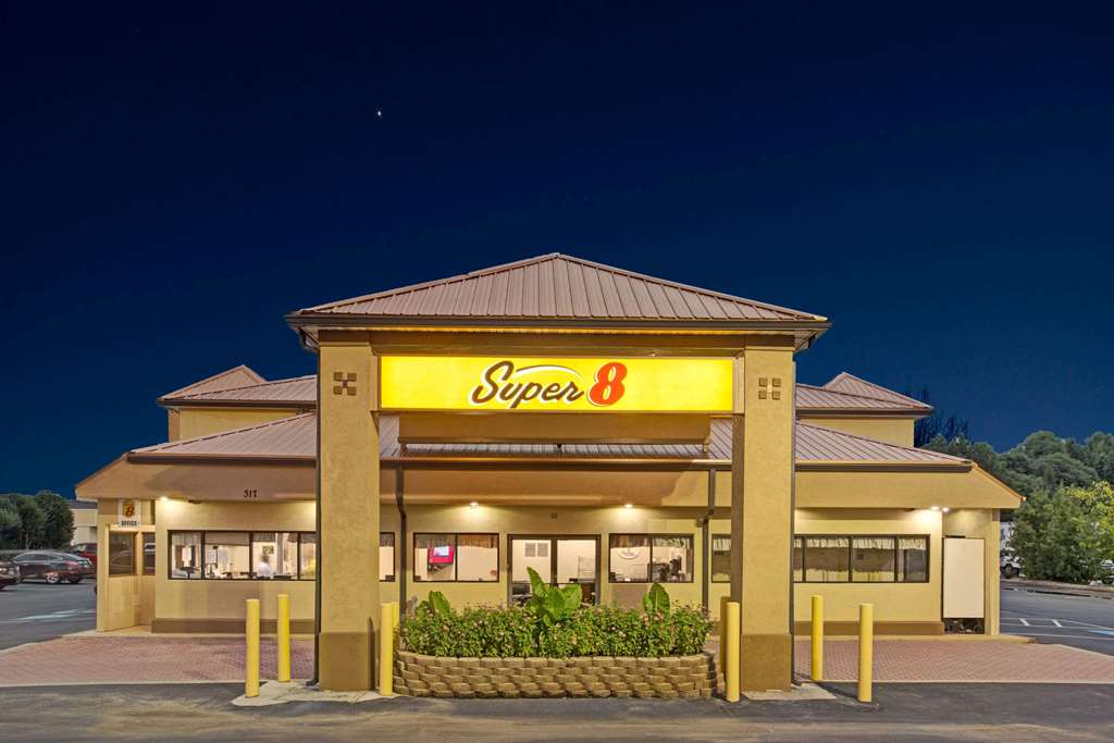 Super 8 by Wyndham Suwanee - photo 2