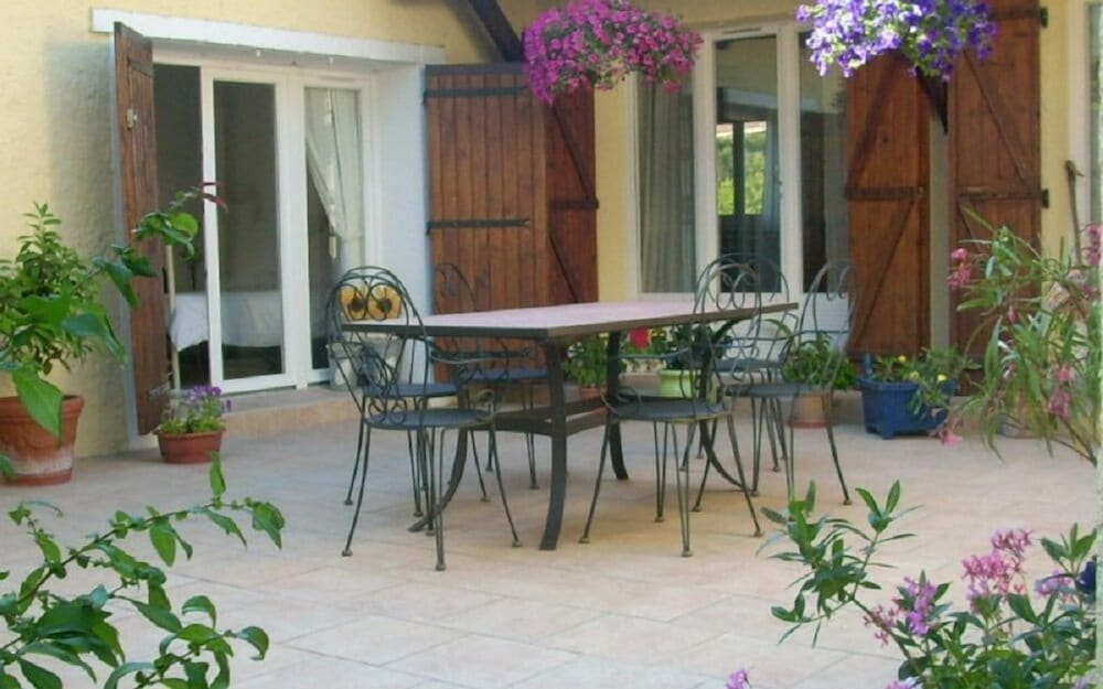 Les Jardins D'avene — hotel in Rousson